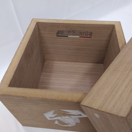 Scatola in legno cubica lato 28 cm con scorpione Abarth