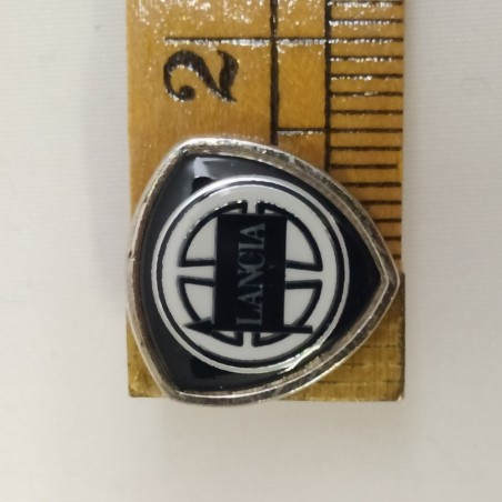 Scudetto magnetico Lancia manifattura Bomisa Milano, 15x15 mm nuovi con bustina