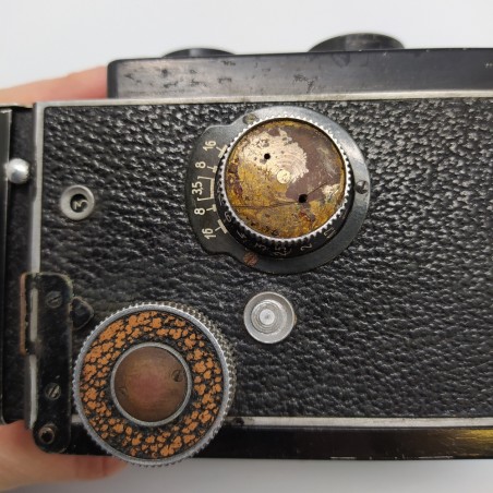 Macchina fotografica Rolleicord ottiche ofuscate, condizioni mediocri