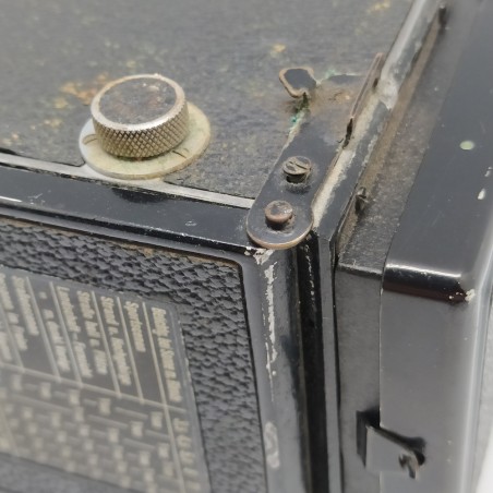 Macchina fotografica Rolleicord ottiche ofuscate, condizioni mediocri