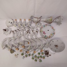 Lampadario in ceramica Capodimonte 8 + 4 braccia h. 95 cm con fiorellini