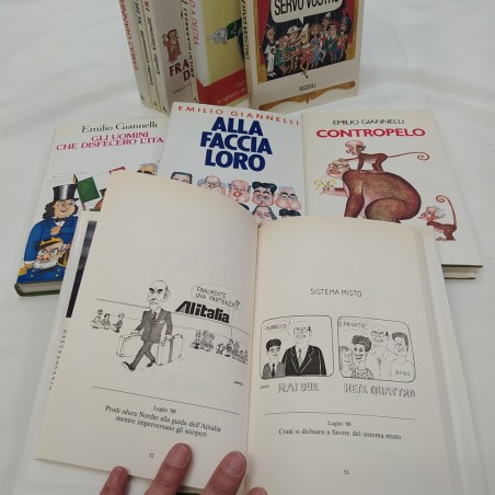 Lotto di 15 libri di satira, 14 di Giannelli + 1 Forattini