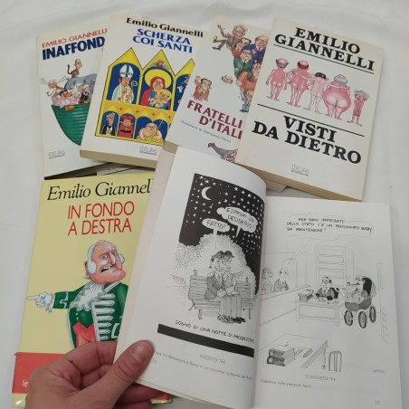 Lotto di 15 libri di satira, 14 di Giannelli + 1 Forattini