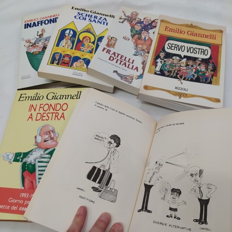 Lotto di 15 libri di satira, 14 di Giannelli + 1 Forattini