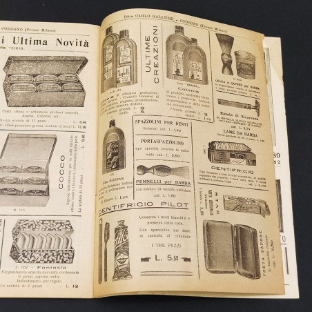 Catalogo prodotti tipografici e per fumo, per profumerie Galluzzi anni '30