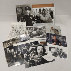 Lotto di 71 foto e cartoline di registi e attori sul set, varie annate. Buono 2
