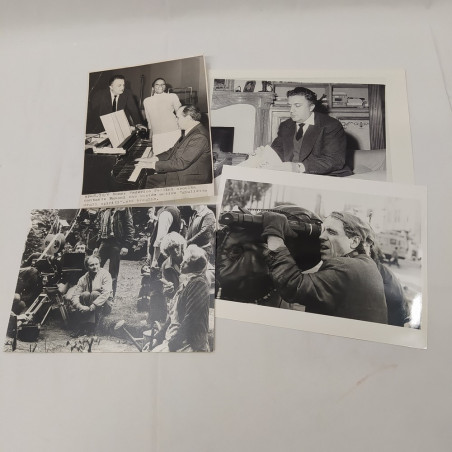 Lotto di 71 foto e cartoline di registi e attori sul set, varie annate. Buono