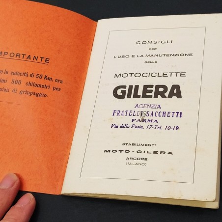 Libretto d'uso e manutenzione delle motociclette Gilera. Segni del tempo