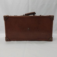 Valigia in cuoio fine anni '30 con chiusure funzionanti e segni del tempo 2