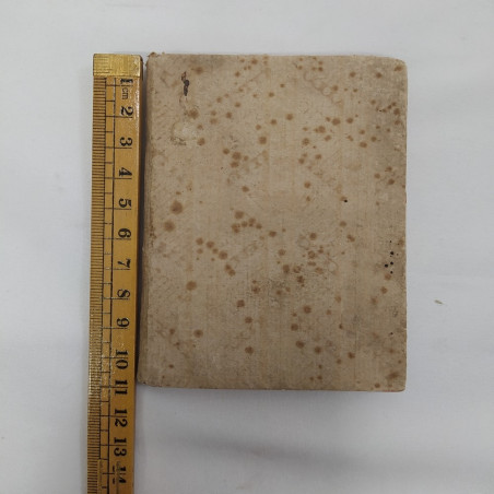 Libro tascabile La Spilorceide 1795. Segni del tempo sulla carta e la rilegatura
