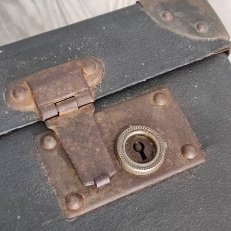Valigia di cartone anni 40 con chiusura a molla