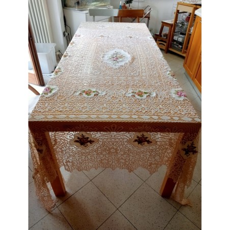 Tovaglia realizzata a tombolo con inserti ricamati  260x220 cm