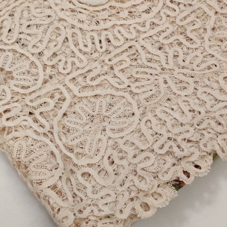 Tovaglia realizzata a tombolo con inserti ricamati  260x220 cm
