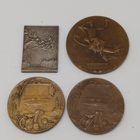 Lotto di 4 medaglie esposizione universale di Parigi 1900. Leggera patina