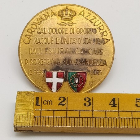Spilla Carovana azzurra 1955 in memoria dell'esilio di Cascais. Leggera patina