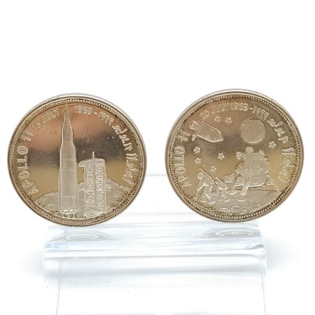 Lotto di 2 monete Yemen in argento tema spazio e aquila. Leggera patina