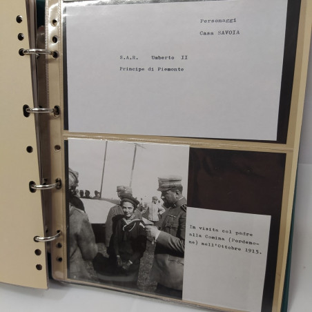 Album di 42 foto ristampe, lettere  e ritagli giornale di casa Savoia. Buono