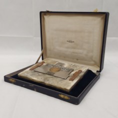 Targa FISI premiazione sciistica era fascista 1934-35. Cofanetto segnato 2