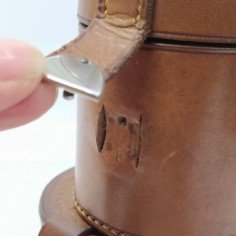 Lotto di 2 porta bottigliette in cuoio Louis Vuitton con bottigliette in vetro 2