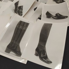 Lotto di 62 foto scarpe e stivali da donna anni 30/40. Leggeri ingiallimenti 2