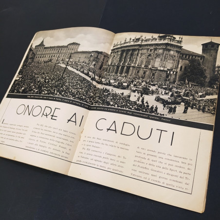 Pubblicazione AC Torino Oltre la vita, 1a ed. 1949. Ritagli e aloni.
