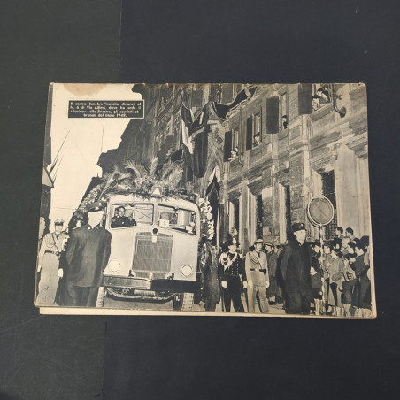 Pubblicazione AC Torino Oltre la vita, 1a ed. 1949. Ritagli e aloni.