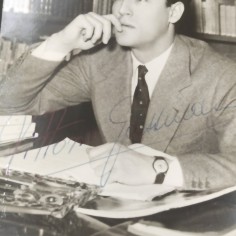 Cartolina con foto autografa di Vittorio Gassman 1957. Buono 2