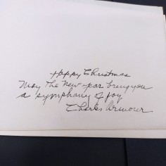 Biglietto con autografo di Charles Aznavour e dedica personale. Carta ingrigita 2
