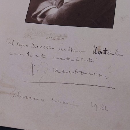 Cartoncino con foto autografata da Zandonai con messaggio personale 1921. Buono