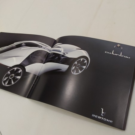 Catalogo Alfa Romeo Pandion Bertone e 2 CD comunicati stampa. Buono