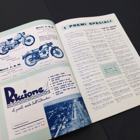 Rivista numero unico 2° giro motociclistico d’Italia 1954. Segni del tempo