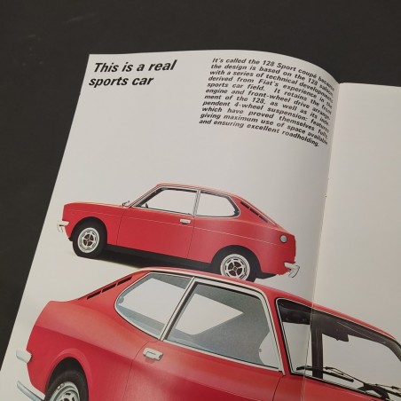 Brochure Fiat 128 Rally 1300 in francese, 128 sport coupè in inglese. Buono