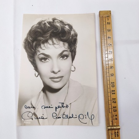 Cartolina fotografica con autografo Gina Lollobrigida. Buono
