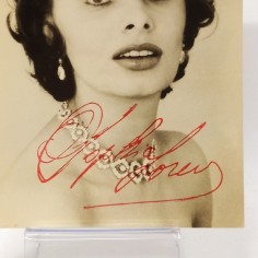Cartolina autografata Sofia Loren con elenco dischi incisi. Buono 2