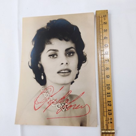 Cartolina autografata Sofia Loren con elenco dischi incisi. Buono