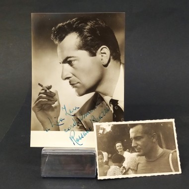 Lotto di foto e cartolina con autografo di Rossano Brazzi. Buono