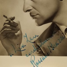 Lotto di foto e cartolina con autografo di Rossano Brazzi. Buono 2