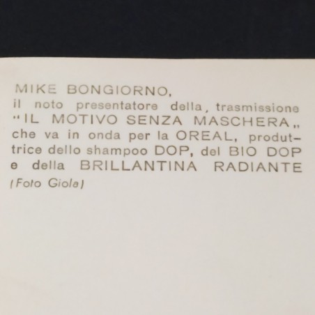 Cartolina autografata di Mike Bongiorno 10,5x15 cm. Buono