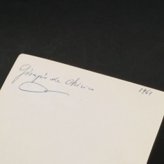 Cartoncino con 2 autografi di Giorgio de Chirico e Alida Valli 1961. Buono 2