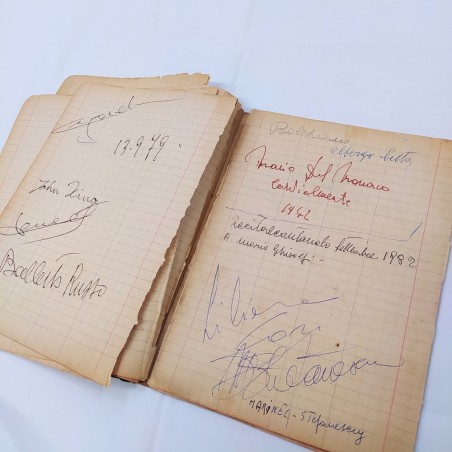 Quaderno con autografi vari dal 1942 logoro