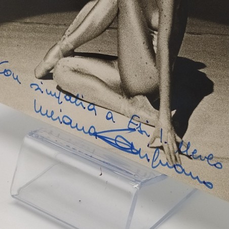 Lotto di 2 foto autografe della ballerina Luciana Savignano 1983 con note. Buono