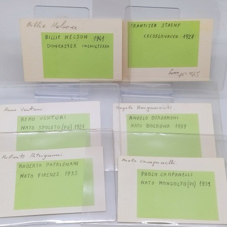 Lotto di 18 autografi di centauri campioni anni '60 su cartoncini. Buono