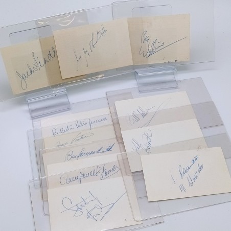 Lotto di 18 autografi di centauri campioni anni '60 su cartoncini. Buono