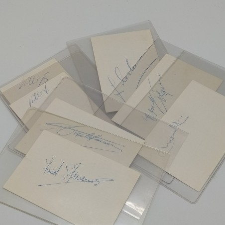 Lotto di 18 autografi di centauri campioni anni '60 su cartoncini. Buono