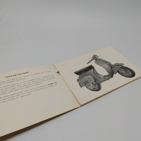 Libretto d'uso manutenzione della Vespa 125 Primavera. Ingrigito