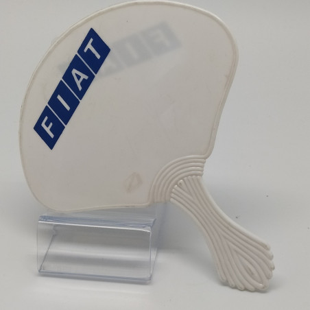Ventaglio Fiat in plastica bianca 13x16 cm. Rigature
