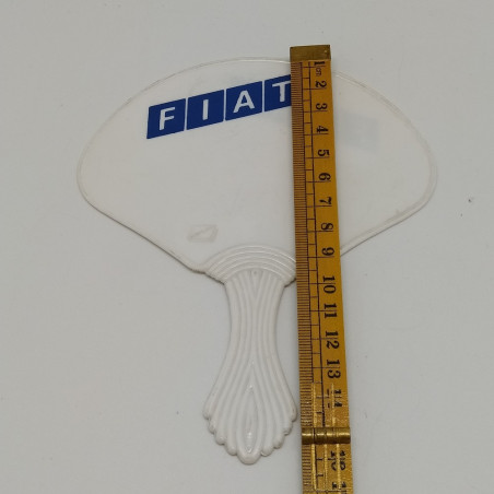 Ventaglio Fiat in plastica bianca 13x16 cm. Rigature