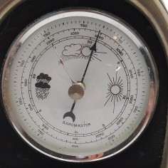 Orologio-barometro da tavolo Gucci anni '70. Leggera ossidazione, graffi 2