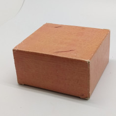 Cofanetto in legno per orologio Omega interno bianco. Piccola ammaccatura 2