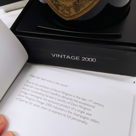 Bottiglia Champagne Dom Perignon Vintage 2000 in cofanetto con documento. Buono